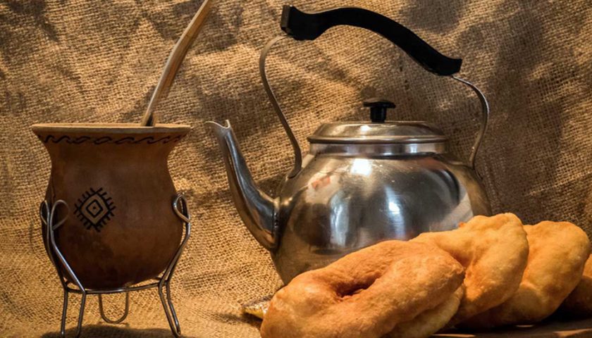 ¿De dónde vienen las tortas fritas y por qué se comen cuando llueve