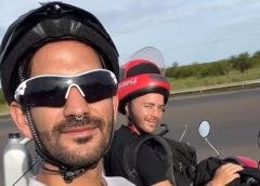 Dos hermanos entrerrianos recorren la provincia con una bici y una moto